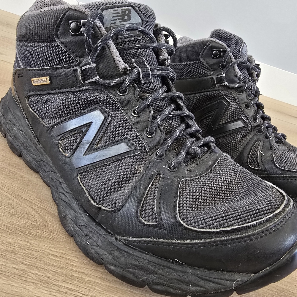 New Balance Fresh Foam Mens 9.5 Shoes Outdoors Hiking Black Waterproof Sneakers